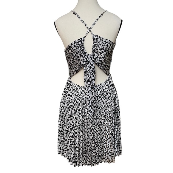 Woman's Artsy Whimsical Checkered Swirl Pleated‎ Black & White Dress - Picture 2 of 8